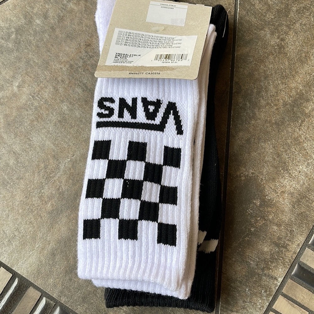 VANS “Off The Wall” Men’s 2 socks set 
NWT - Picture 11 of 16